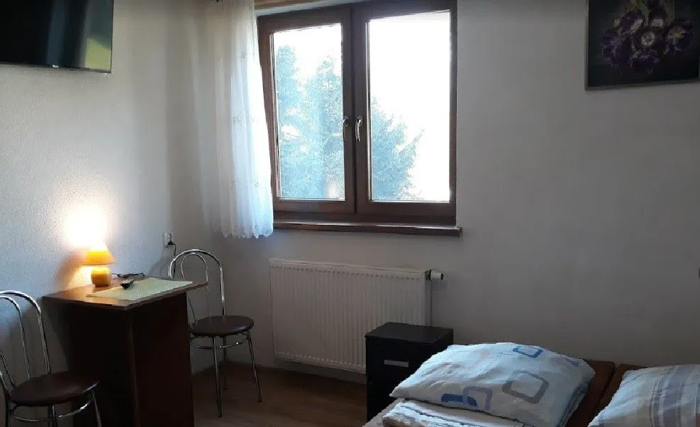 Dwa pokoje gościnne ze wspólną łazienką
